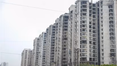 ನೋಯ್ಡಾ ಅಪಾರ್ಟ್‌ಮೆಂಟ್‌ ನೋಟಿಸ್‌: 'ಅವಿವಾಹಿತ ಅತಿಥಿಗಳ ಜೊತೆ ಮಲಗುವ ಮುನ್ನ ಪರ್ಮಿಷನ್‌ ತೆಗೆದುಕೊಳ್ಳಿ..' 