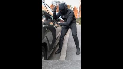 ഇതാ കാർ കള്ളനെ പുഷ്പം പോലെ പൊക്കാൻ ചെലവുകുറഞ്ഞ ചില സൂത്രപ്പണികൾ