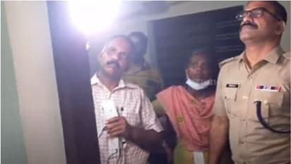 വീട്ടിലാരുമില്ല, വൈക്കത്ത് വീടിന്റെ ഓട് പൊളിച്ച് അകത്തുകടന്ന സംഘം കവർന്നത് 70 പവൻ സ്വർണം