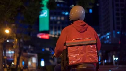 5 കോടി ലോട്ടറിയടിച്ചിട്ടും പിറ്റേന്നും പണി മുടക്കാതെ തൊഴിലാളി, തൊഴിലുപേക്ഷിക്കില്ലെന്നും യുവാവ്