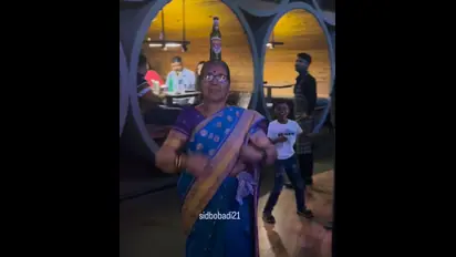 Video: Elderly lady dances with joy at bar, steals hearts with beer bottle dance resembling Jamal Kudu (WATCH)