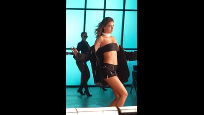  ఒక్క పాటలో ముగ్గురు బాలీవుడ్ హీరోయిన్లు.. ట్రెండింగ్ లో ఉన్న ఆ సాంగ్ ఏంటో తెలుసా? 