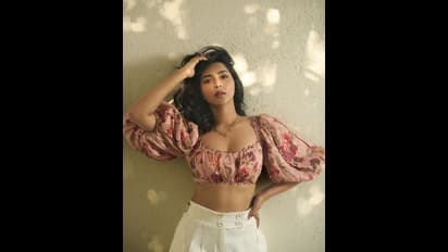 పొన్నియిన్ సెల్వన్ బ్యూటీ గ్లామర్ సర్ప్రైజ్ ఇచ్చిందిగా..చూపు తిప్పుకోలేని ఫోజులు 