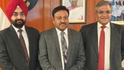 പുതിയ തെരഞ്ഞെടുപ്പ് കമ്മീഷണർമാർ ചുമതലയേറ്റു; തെരഞ്ഞെടുപ്പ് തീയതിയെക്കുറിച്ച് ആലോചിക്കാൻ യോഗം ഉടൻ