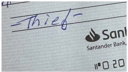 ശമ്പളം മോഷ്ടിച്ചെന്ന് പരാതി പറഞ്ഞു; മുൻതൊഴിലുടമ ശമ്പള ചെക്കിൽ 'മോഷ്ടാവ്' എന്നെഴുതിയെന്ന് പാർക്കിൻസൺസ് രോഗി 