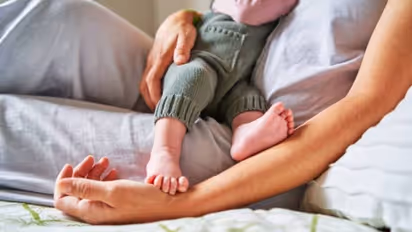 എന്നാലുമെന്‍റമ്മോ; ചെലവ് ചുരുക്കാന്‍ കുഞ്ഞിനുള്ള മുലപ്പാൽ വരെ കടം വാങ്ങി യുവതി