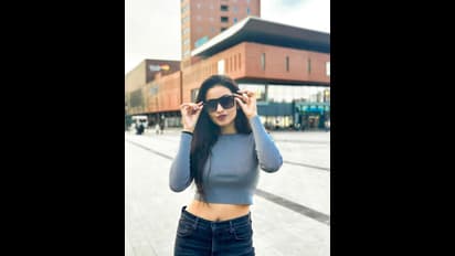 ఫారెన్‌ వీధుల్లో సరికొత్తగా చక్కర్లు కొడుతున్న దీపికా పిల్లి.. మాజీ `ఢీ` భామ ఎంత స్టయిలీష్‌గా ఉందో..