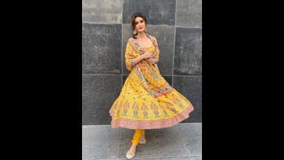 వయసులో పదేళ్లు చిన్నవాడితో కృతి సనన్ ఎఫైర్.. ఆ అబ్బాయి ఎంఎస్ ధోని బంధువే ?