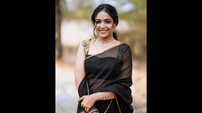 ಬ್ಲ್ಯಾಕ್ ಸೀರೆಯುಟ್ಟು ಸೆರಗು ಹಾರಿಸಿದ ಅನುಪಮಾ ಗೌಡ, ಜ್ಯೂನಿಯರ್ ಆರತಿ ಎಂದು ಹೊಗಳಿದ ಫ್ಯಾನ್ಸ್‌!