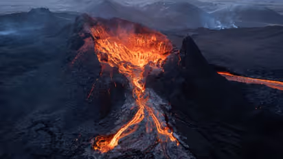 தினமும் தங்கத்தை கக்கும் அதிசய எரிமலை.. எந்த நாட்டில் இருக்கு தெரியுமா..?