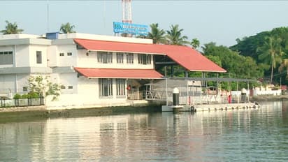 ചാർജ്ജ് കൂടി കുറച്ചാൽ വാട്ടർ മെട്രോ പൊളിയാണ്, പുതിയ റൂട്ടുകളിലെ സർവ്വീസുകളേക്കുറിച്ച് കൊച്ചിക്കാർ