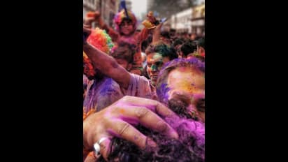  హోలీ నాడే చంద్రగ్రహణం.. ఈ రాశుల వారికి అన్నీ కష్టాలే.. 