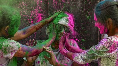 Holi 2024: How to effectively remove stubborn Holi colours from skin