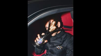 6 ಕೋಟಿ ರೂ ದುಬಾರಿ ಕಾರು ಖರೀದಿಸಿದ ಕಾರ್ತಿಕ್ ಆರ್ಯನ್, ಮುದ್ದಿನ ನಾಯಿ ಜೊತೆ ಫೋಸ್!