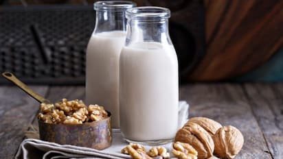 വാള്നട്ട് മില്ക്ക് ഡയറ്റില് ഉള്പ്പെടുത്തൂ, അറിയാം ഈ ഗുണങ്ങള്...