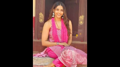 ಸ್ಟೈಲ್‌ ಆಗಿ ಕೂಲಿಂಗ್‌ ಗ್ಲಾಸ್‌ ಹಾಕೊಂಡು ನಾನು ಹಳ್ಳಿ ಹುಡುಗಿಯೆಂದ ಸಪ್ತಮಿ: ಓಹ್ ಹೆಣ್ಮಗು ಹೆಣ್ಮಗು ಎಂದ ಫ್ಯಾನ್ಸ್‌!