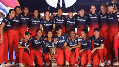 ಸ್ಮೃತಿ, ಪೆರ್ರಿ, ಶ್ರೇಯಾಂಕ ಸೇರಿ 14 ಮಂದಿಯನ್ನು ಹಾಲಿ ಚಾಂಪಿಯನ್ ಆರ್‌ಸಿಬಿಗೆ ರಿಟೈನ್‌