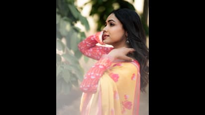 ಮತ್ತೆ ಸೀರೆಯುಟ್ಟು ನಕ್ಷತ್ರದಂತೆ ಹೊಳೆದ ಅನುಪಮಾ ಗೌಡ: ಎದೆನೋವು ಬರುವಷ್ಟು ಚೆನ್ನಾಗಿ ಕಾಣ್ತಾ ಇದ್ದೀರಾ ಅನ್ನೋದಾ!