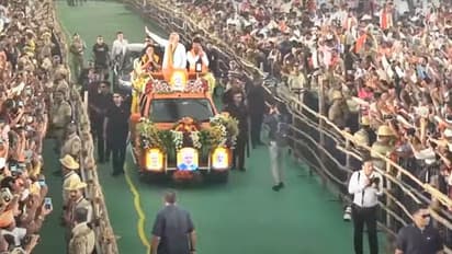 ತೆರೆದ ವಾಹನದ ಮೂಲಕ ಶಿವಮೊಗ್ಗ ಸಮಾವೇಶಕ್ಕೆ ಎಂಟ್ರಿಕೊಟ್ಟ ಮೋದಿಗೆ ಅದ್ಧೂರಿ ಸ್ವಾಗತ!