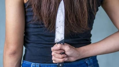 Bengaluru News: Wedding Anniversary पर Gift न मिलने से खफा पत्नी का खौफनाक कदम, डरे पति ने लगाई पुलिस से गुहार