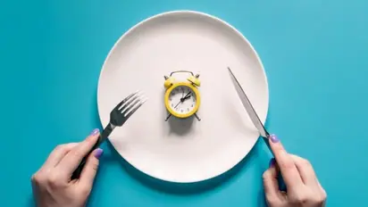 क्या है इंटरमिटेंट फास्टिंग? Weight Loss के लिए लोग क्यों अपना रहे इसे...