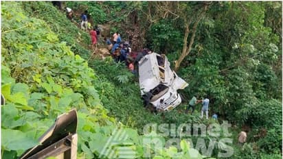 വിനോദസഞ്ചാരികൾ സഞ്ചരിച്ച ട്രാവലർ മറിഞ്ഞു; 14 പേർക്ക് പരിക്ക്, ഒരാളുടെ നില അതീവ ഗുരുതരം