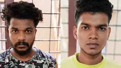 കരുവാറ്റയിൽ ഫുട്ബോൾ മത്സരം കണ്ട് മടങ്ങിയവരെ ബൈക്ക് തടഞ്ഞ് മര്ദ്ദിച്ച രണ്ടുപേര് അറസ്റ്റിൽ