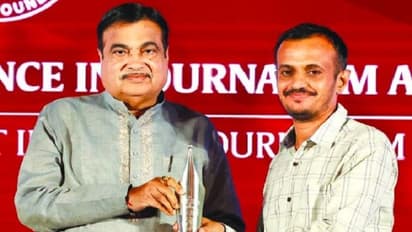 ಕನ್ನಡಪ್ರಭಕ್ಕೆ ಗೋಯೆಂಕಾ ಪ್ರಶಸ್ತಿ: ಯಾದಗಿರಿ ವರದಿಗಾರ ಆನಂದ ಸೌದಿಗೆ ಕೇಂದ್ರ ಸಚಿವ ಗಡ್ಕರಿ ಪ್ರದಾನ