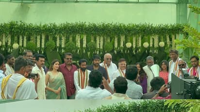 RC16 PoojaCeremony: గ్రాండ్‌గా చరణ్‌,బుచ్చిబాబు మూవీ ప్రారంభం.. చిరు, శంకర్‌, సుకుమార్, రెహ్మాన్‌, ఉపాసన సందడి