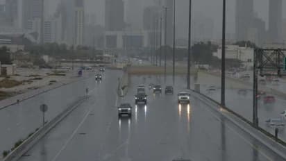 ശക്തമായ മഴ; പല സ്ഥലങ്ങളിലും വെള്ളക്കെട്ട്, എമർജൻസി ടീമിനെ നിയോഗിച്ച് കുവൈത്ത് പൊതുമരാമത്ത് മന്ത്രാലയം