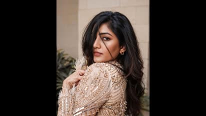 గ్లామర్ అనేది సూక్ష్మమైన ఆర్ట్ .. డస్కీ సొగసుతో ఈషా రెబ్బా ఫోజులు చూశారా 