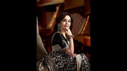 ముకేశ్ అంబానీ ఫ్యామిలీ చేతులకు నల్ల దారం ఎందుకు కట్టుకుంటారు ?  తెలిస్తే  ఆశ్చర్యపోతారు.. 