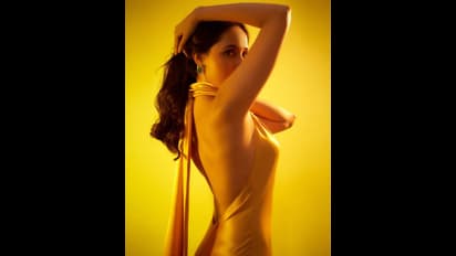 బంగారు పూత పూసిన శిల్పంలా ప్రగ్యా జైస్వాల్.. లేటెస్ట్ పిక్స్ వైరల్ 