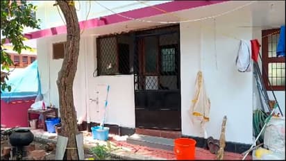 കിടപ്പുമുറിയുടെ വാതിലിൽ മുട്ട്, കൊച്ചുമകളായിരിക്കുമെന്ന് കരുതി തുറന്നപ്പോൾ മുഖംമൂടികൾ, കഴുത്തിന് നേരെ കത്തി