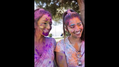 హోలీ ఆడటానికి రెడీ అయ్యారా.? మీ కళ్లు జాగ్రత్త..!