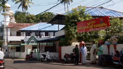 ഒരു ചുറ്റുമതിലിന്‍റെ പോലും അകലമില്ലാതെ അമ്പലവും പള്ളിയും; ഈ നോമ്പുതുറ കൊല്ലത്തെ സ്നേഹക്കാഴ്ച