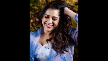 పేరుకేమో అలా, కానీ నువ్వు చేసే పనులు అడల్ట్.. నెటిజన్ సంచలన కామెంట్ కి రష్మీ ఎలా సమాధానం ఇచ్చిందో తెలుసా 