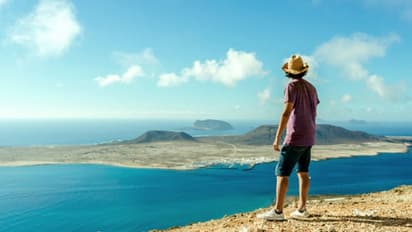 വിനോദസഞ്ചാരികൾ ശ്രദ്ധിക്കുക, ഈ ബീച്ചിൽ നിന്നും കല്ല് പെറുക്കിയാൽ പിഴ 2 ലക്ഷം; കാരണം ഇതാണ്