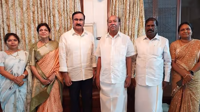 நேற்று முளைத்த காளான்! அரைவேக்காடு திலகபாமா! ராமதாஸை வசை பாடுவதுதா? பாமகவில் வெடித்த அடுத்த மோதல்!