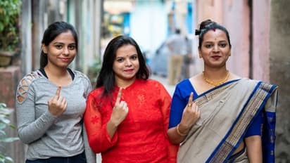 ఆధార్/ఓటరు కార్డు లేకుండా ఎలా ఓటు వేయాలి? లిస్టులో పేరును ఎలా చూడాలి అంటే ?