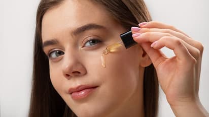 ನೀವು ಯಂಗ್ ಆಗಿ ಕಾಣಬೇಕಾ.. ಹಾಗಿದ್ರೆ ಮನೆಯಲ್ಲೇ ಈ ಫೇಸ್ ಆಯಿಲ್ ತಯಾರಿಸಿ, ಬಳಸಿ!