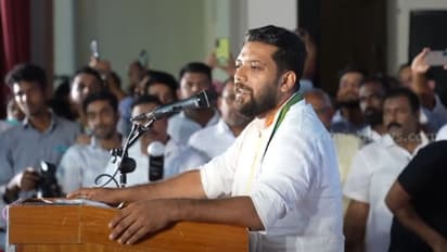 പ്രത്യേക വിമാനം ഉള്പ്പെടെ ഏർപ്പാടാക്കി പ്രവാസി വോട്ടുറപ്പിക്കാൻ യുഡിഎഫ്; ഗൾഫിലെത്തി വോട്ട് തേടി ഷാഫി പറമ്പിൽ