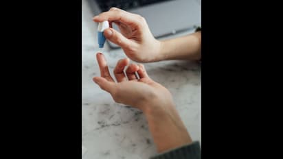 డయాబెటీస్ ఉన్నవాళ్లు రాత్రి పడుకునే ముందు ఇలా చేస్తే బ్లడ్ షుగర్ పెరగదు 