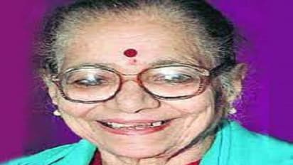 Who was Dr Sarojini Mahishi, first woman to be elected as MP from Karnataka?