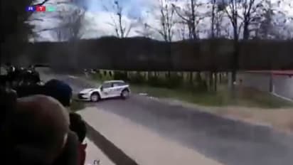 ഞെട്ടിക്കുന്ന അപകടം, റേസിംഗ് ചാമ്പ്യന്‍ഷിപ്പിനിടെ കാര്‍ കാണികളുടെ ഇടയിലേക്ക് പാഞ്ഞു കയറി, 4 മരണം