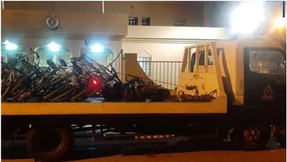 ഗതാഗത നിയമം ലംഘിച്ച 13 പേര് ഒമാനില് പിടിയില്, നിരവധി വാഹനങ്ങൾ പിടിച്ചെടുത്തു