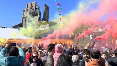 ഇന്ത്യയിൽ മാത്രമല്ല, ഇം​ഗ്ലീഷുകാർ വരെ ഞെട്ടി, ഹോളി ആഘോഷം വൈറൽ, വീഡിയോ കാണാം