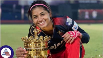 ಆರ್ಸಿಬಿ ಕ್ರಶ್ ಶ್ರೇಯಾಂಕ ಪಾಟೀಲ್ ವಿಚಿತ್ರ ಹವ್ಯಾಸ; ಸಂತಸವಾದ್ರೂ, ದುಃಖವಾದ್ರೂ ಪಕ್ಕದಲ್ಲಿರೋರನ್ನ ಕಚ್ಚಿಬಿಡ್ತಾಳೆ