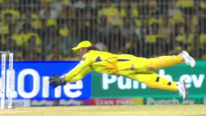ധോണി ഇപ്പോഴും പറക്കാന് മറിന്നിട്ടില്ല! 42 വയസിലും അവിശ്വസനീയ ഡൈവിംഗ് ക്യാച്ചുമായി ചെന്നൈയുടെ തല