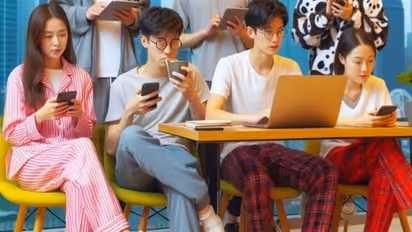 കംഫർട്ടാണ് മുഖ്യം ബിഗിലേ; പൈജാമയിട്ട് ഓഫീസിൽ പോയാലെന്താ? ചൈനയിൽ മാറുന്ന ട്രെൻഡ്